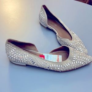 New taupe Donald pliner flats perfect condition.